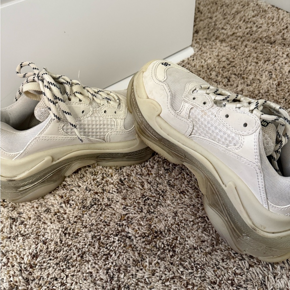 Balenciaga Cream Sneakers just a couple of use because heavy and I’m small - Picture 3 of 5